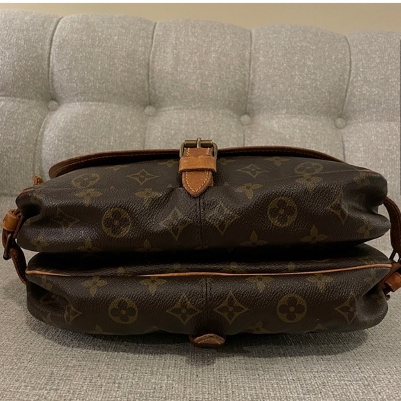 Louis Vuitton Saumur monogram bag - Picture 4 of 12